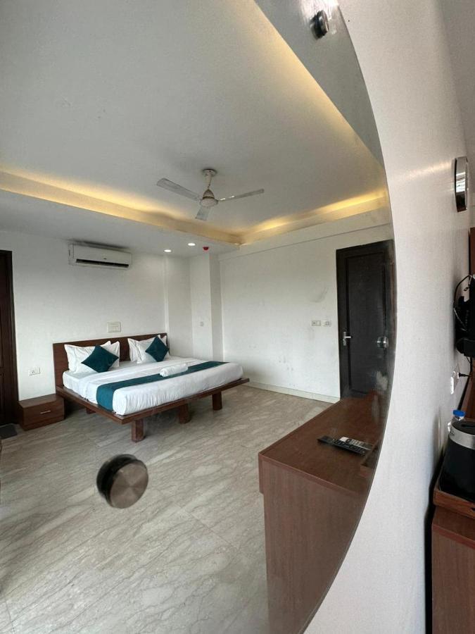 Hotel The Imperio Új-Delhi Kültér fotó