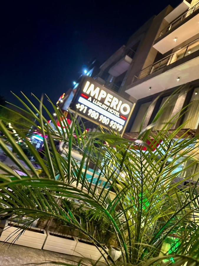 Hotel The Imperio Új-Delhi Kültér fotó