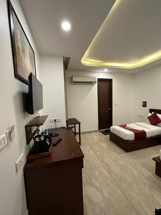 Hotel The Imperio Új-Delhi Kültér fotó