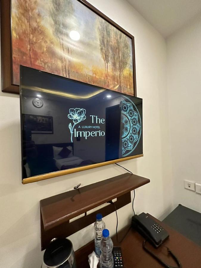 Hotel The Imperio Új-Delhi Kültér fotó