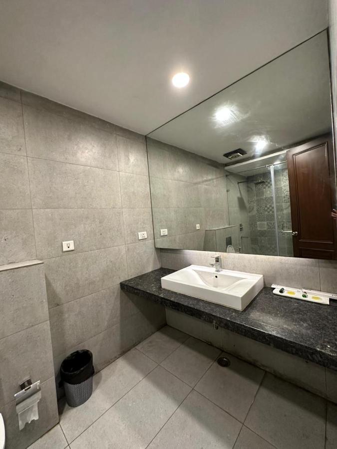 Hotel The Imperio Új-Delhi Kültér fotó