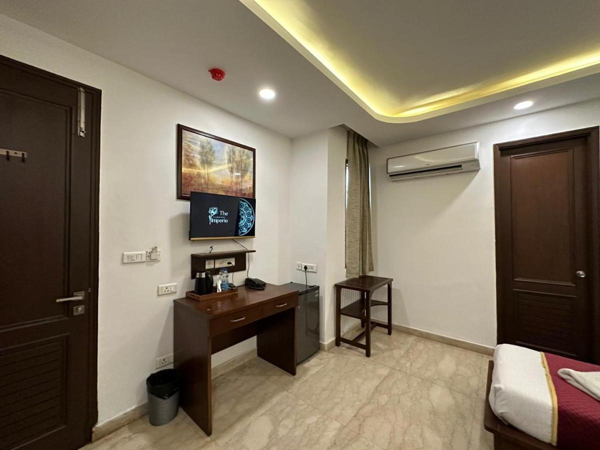 Hotel The Imperio Új-Delhi Kültér fotó