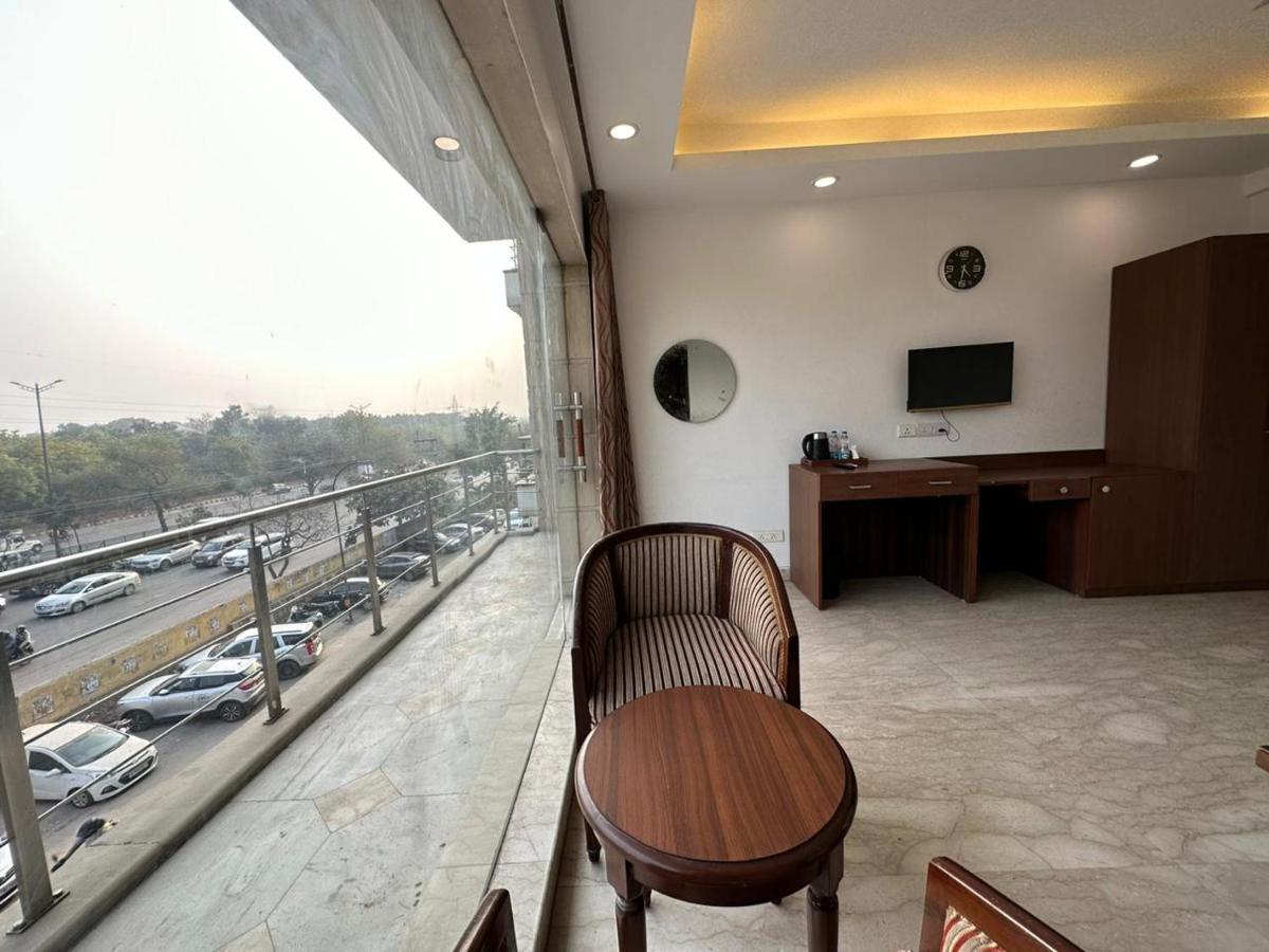 Hotel The Imperio Új-Delhi Kültér fotó
